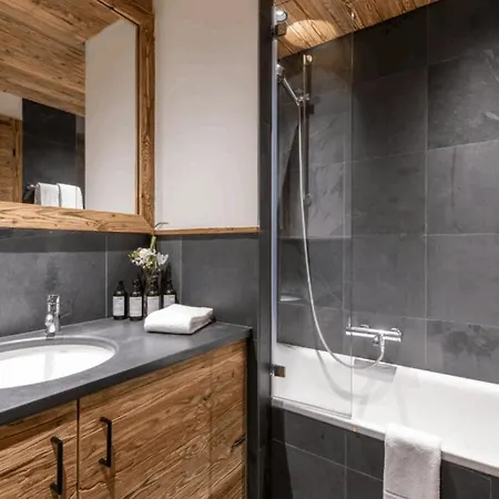 Schoenes In In Der Naehe Der Lifte Apartment
